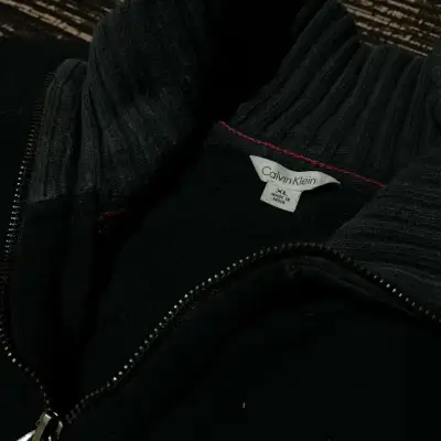 Suéter negro Calvin Klein con cierre Talla XL - miniatura 4