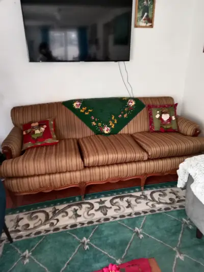 Sofá clásico de tres plazas en tela a rayas - miniatura 2