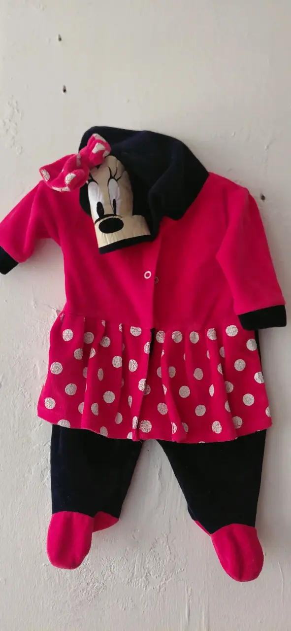 Enterito de bebé Minnie Mouse rojo y negro