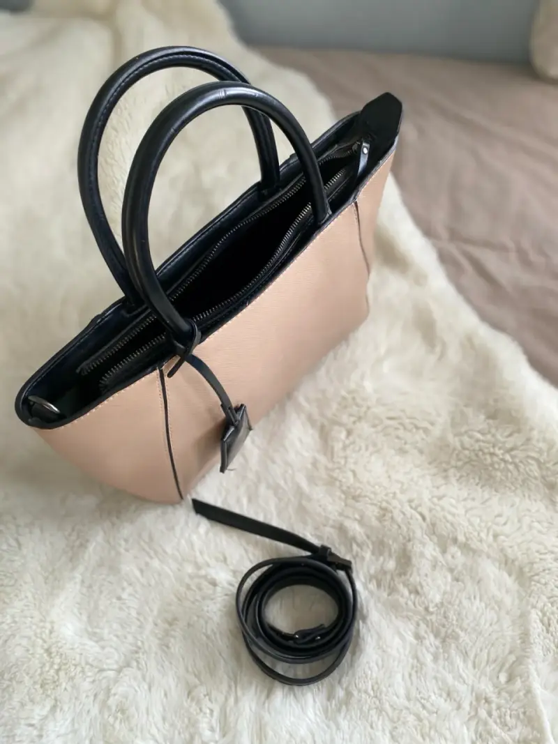 Bolso de mano beige con asas negras - 2
