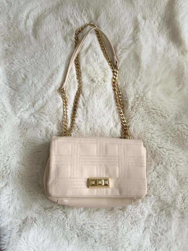 Cartera beige con cadena dorada Zara - 1