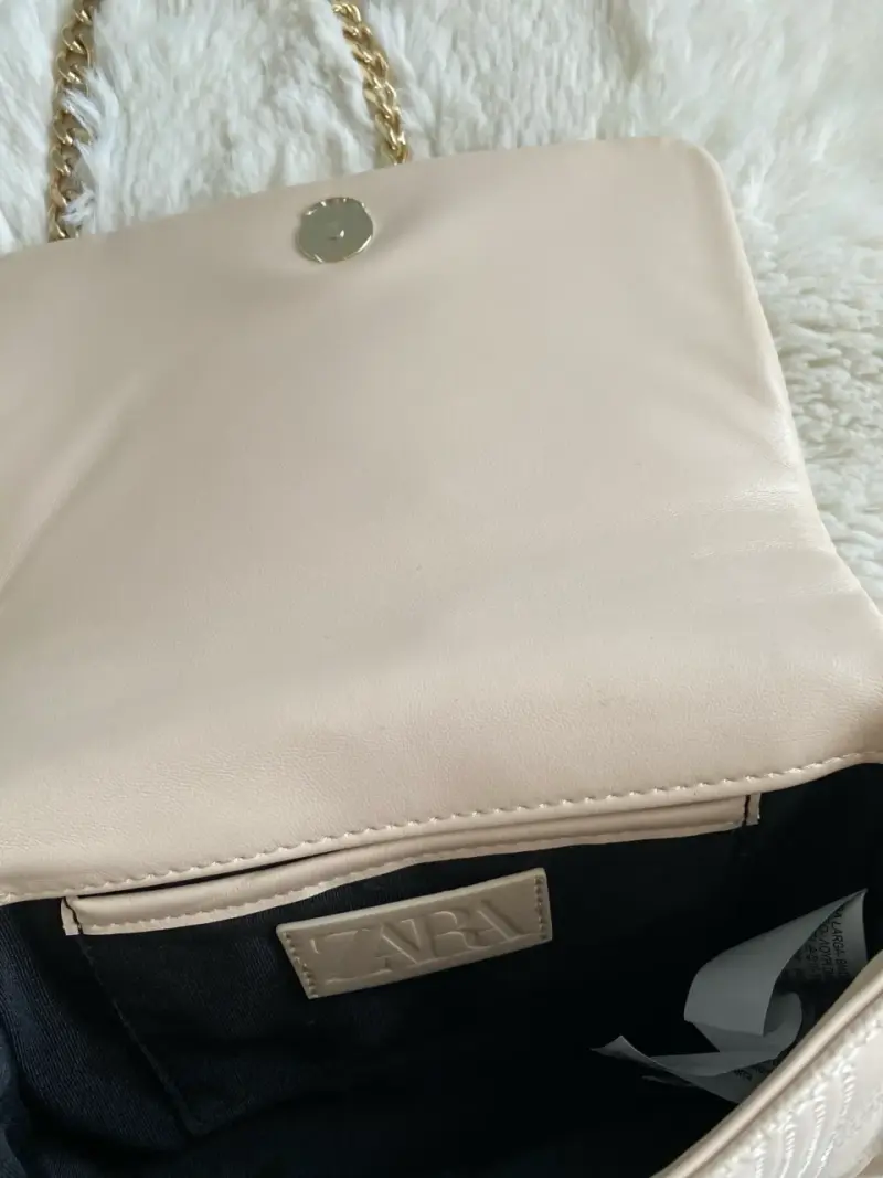 Cartera beige con cadena dorada Zara - 2
