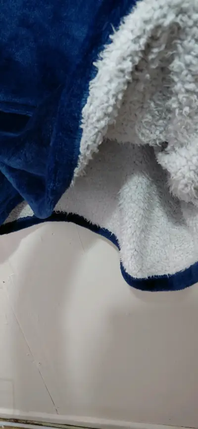 Capa de manta con capucha azul - miniatura 1