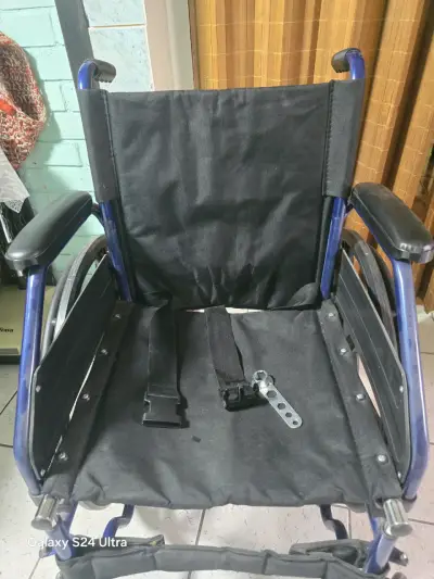 Silla de ruedas plegable Blue Medical - miniatura 1