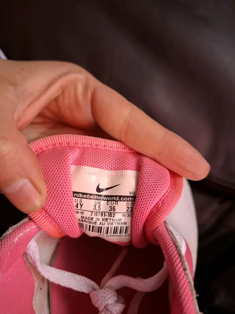 Zapatillas deportivas Nike blancas y rosadas para mujer - 4