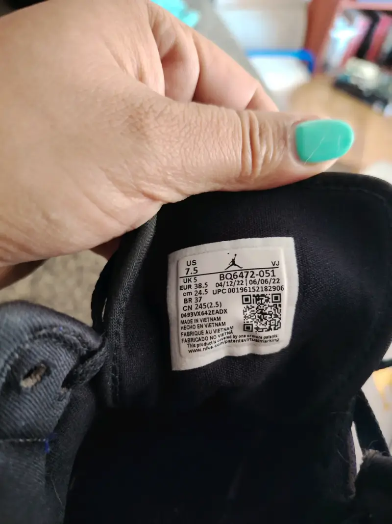 Zapatillas Air Jordan 1 Mid Negro y Azul - 2