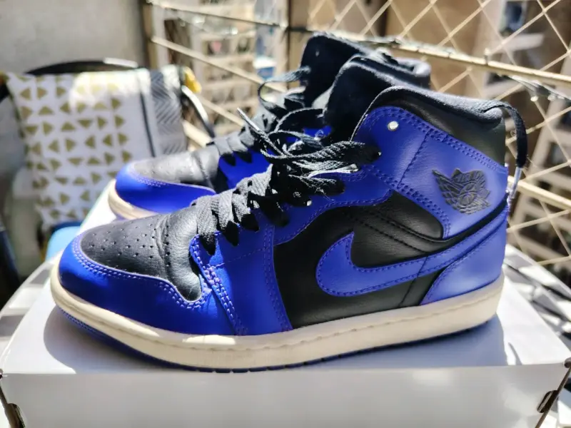 Zapatillas Air Jordan 1 Mid Negro y Azul - 3