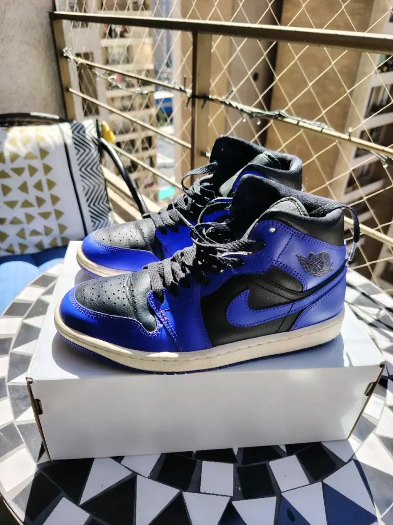 Zapatillas Air Jordan 1 Mid Negro y Azul - 4