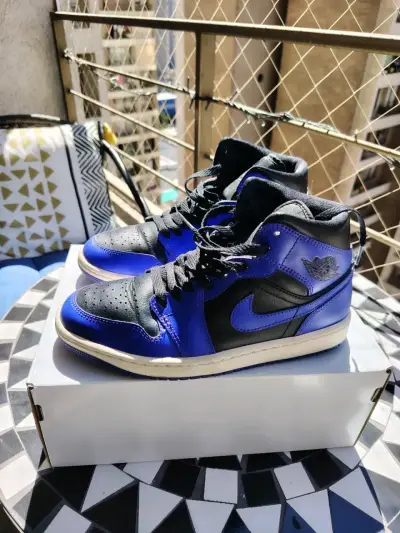 Zapatillas Air Jordan 1 Mid Negro y Azul - miniatura 4
