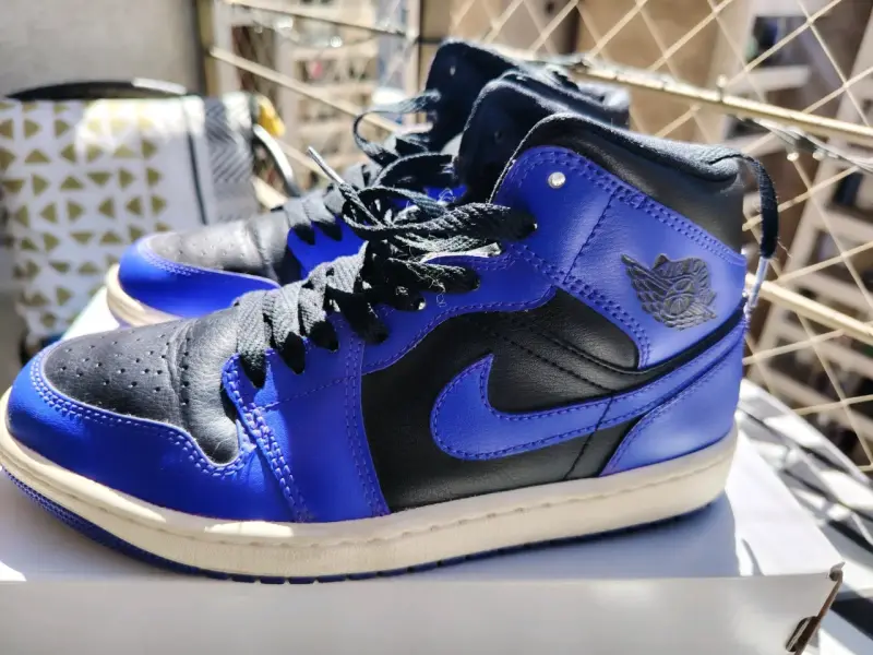 Zapatillas Air Jordan 1 Mid Negro y Azul - 5