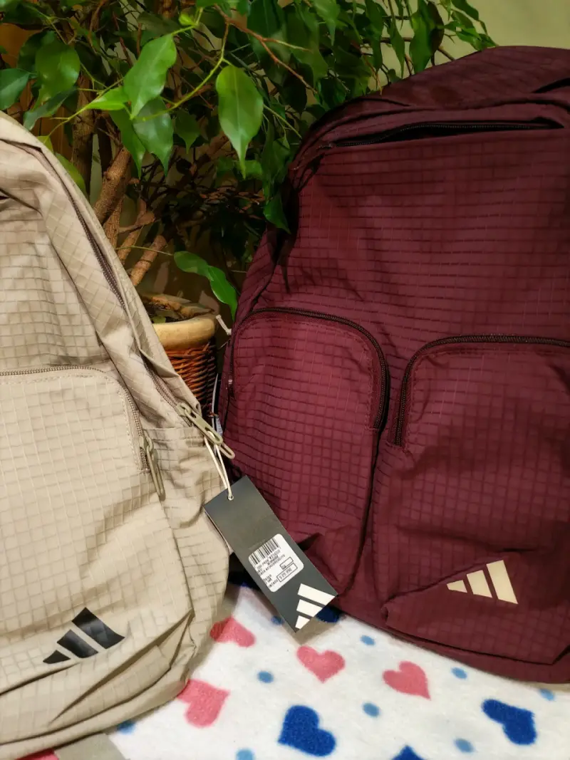 Mochila deportiva Adidas en dos colores - 2