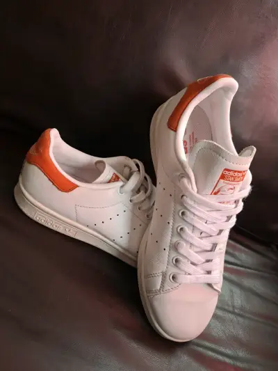 Zapatillas Adidas Stan Smith Blancas y Naranjas - miniatura 1