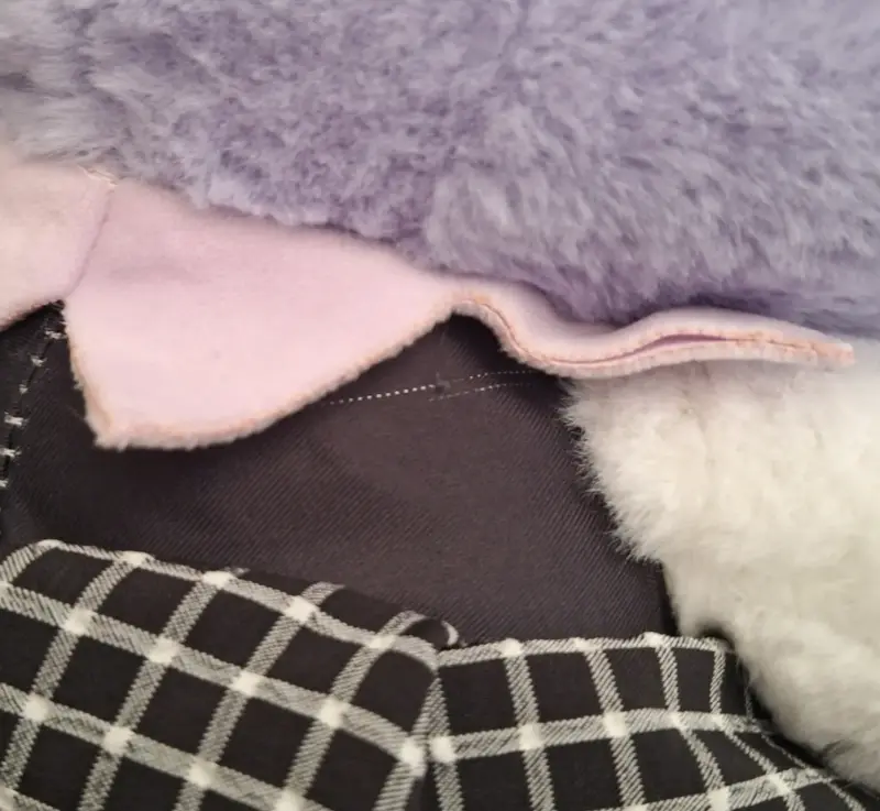 Peluche Kuromi Morado con Vestido - 2
