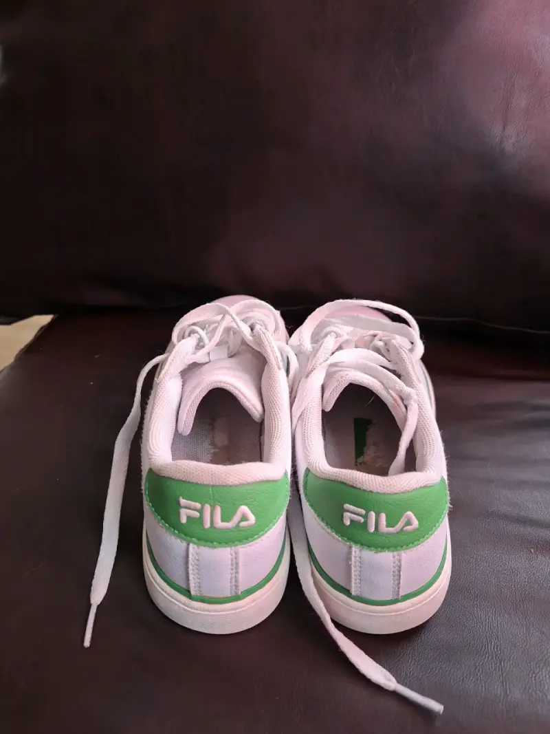 Zapatillas deportivas blancas Fila con detalles verdes - 2