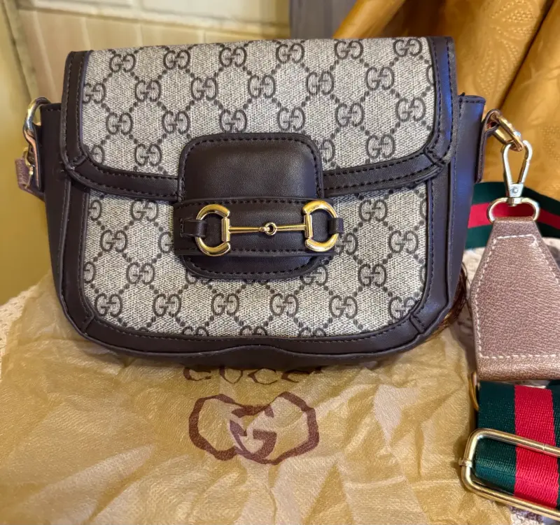 Bolso de hombro Gucci con diseño monograma