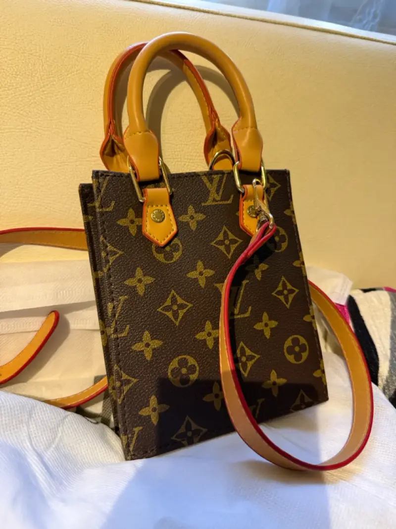 Bolsito porta celular Louis Vuitton Monogram