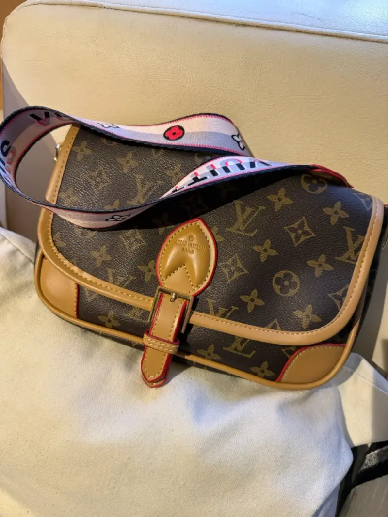 Bolso Louis Vuitton Monogram con Correa Decorativa