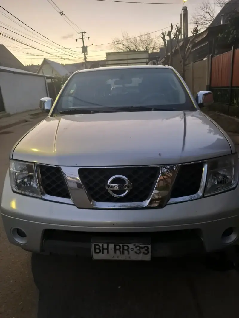 Camioneta Nissan Pathfinder 4x4 en buen estado - 1