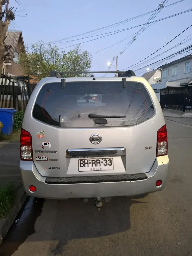 Camioneta Nissan Pathfinder 4x4 en buen estado - 2