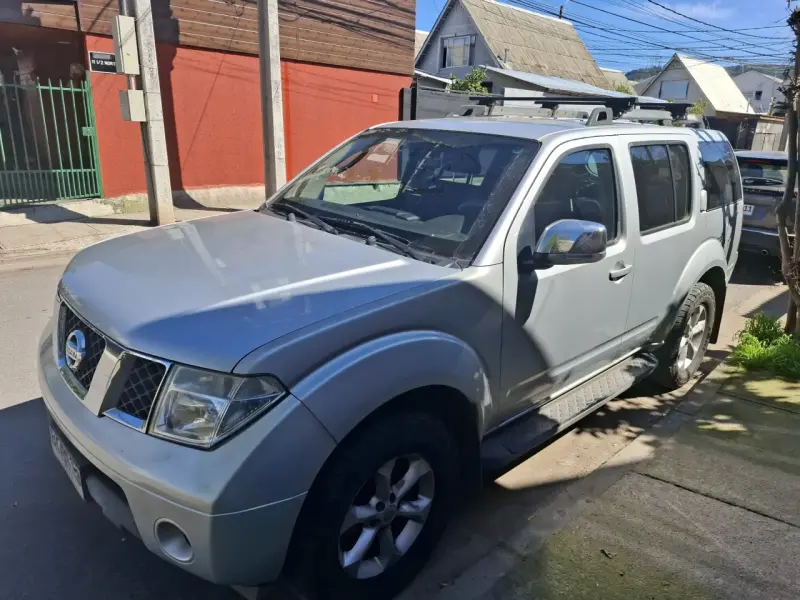 Camioneta Nissan Pathfinder 4x4 en buen estado - 3