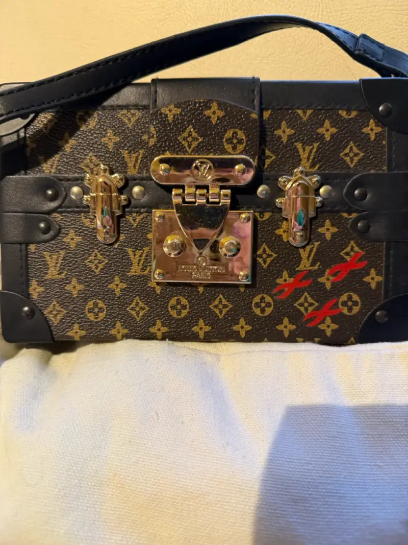 Cartera cuadrada Louis Vuitton Monogram