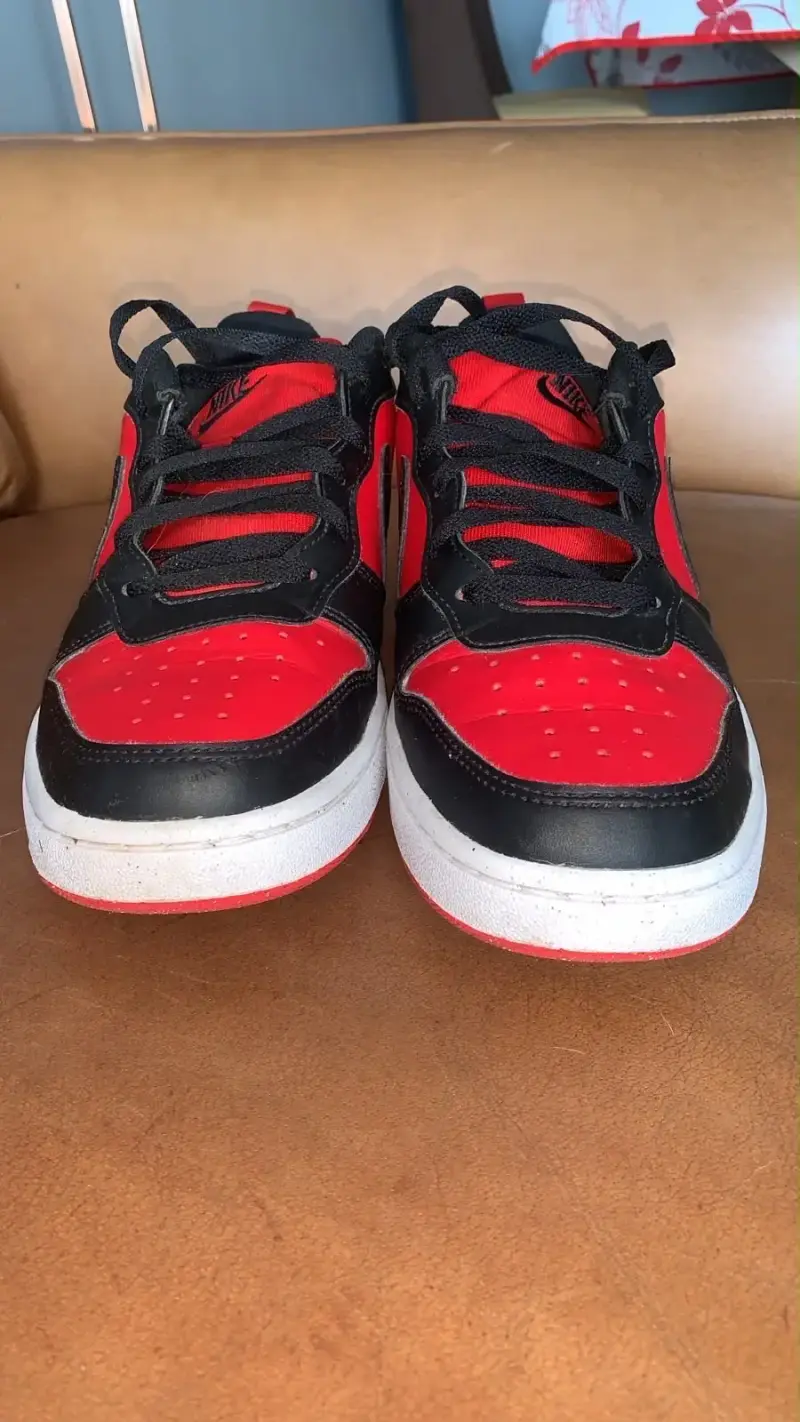 Zapatillas deportivas Nike rojas y negras - 3