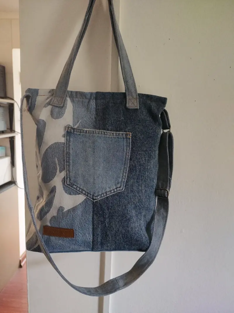 Bolso de mezclilla con diseño único - 1