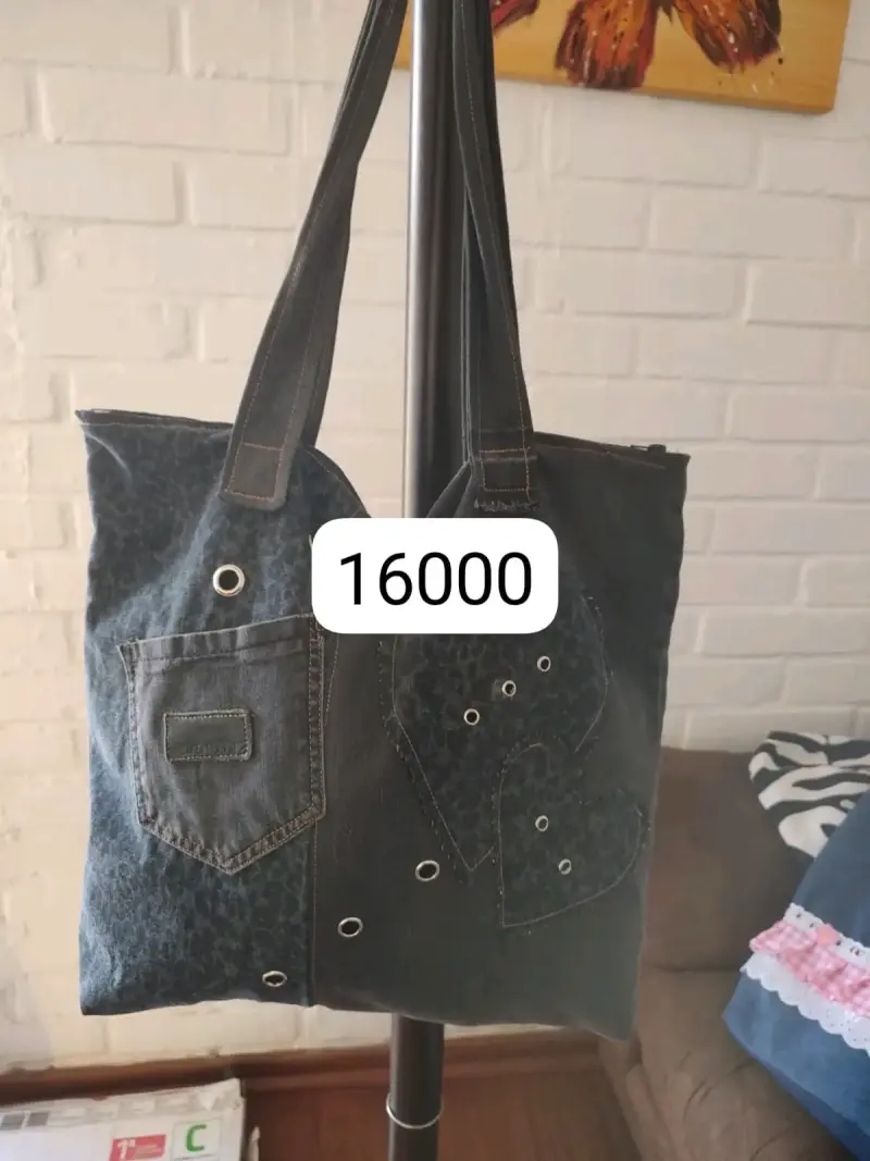 Bolso de mezclilla con diseño único - 6