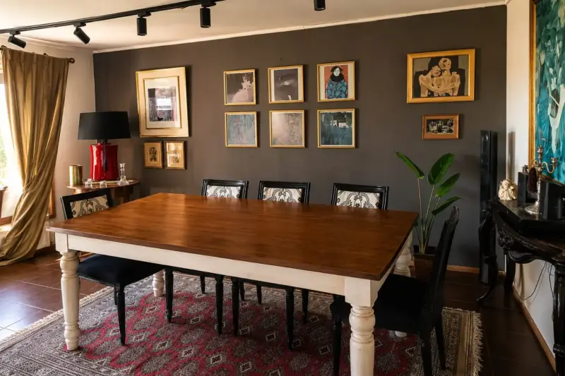 Mesa de comedor de madera estilo clásico - 1