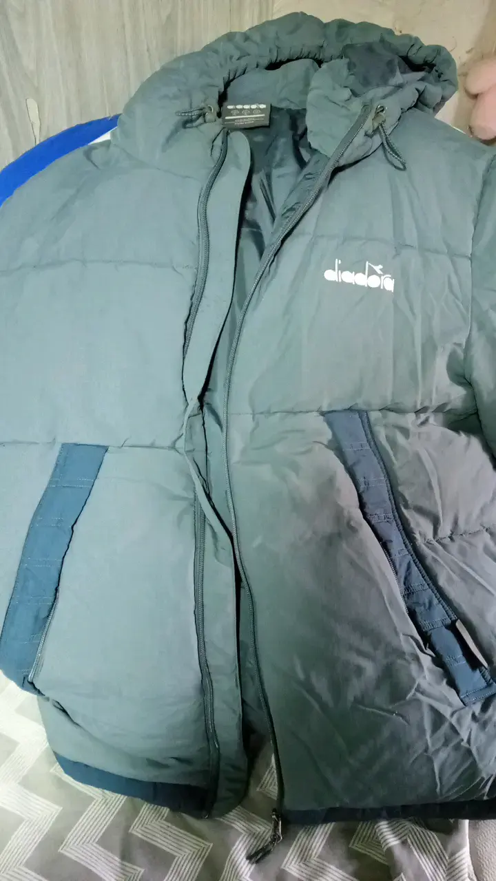Chaqueta acolchada Diadora gris con capucha - 1