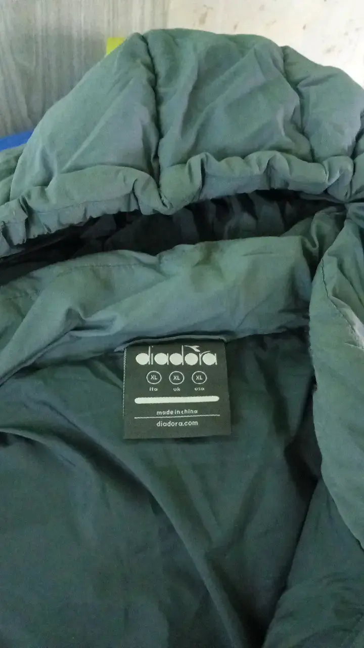 Chaqueta acolchada Diadora gris con capucha - 2