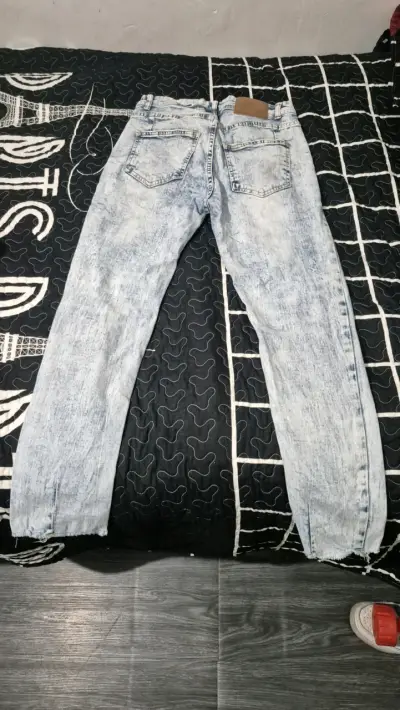 Jeans desgastados para hombre estilo casual - miniatura 2