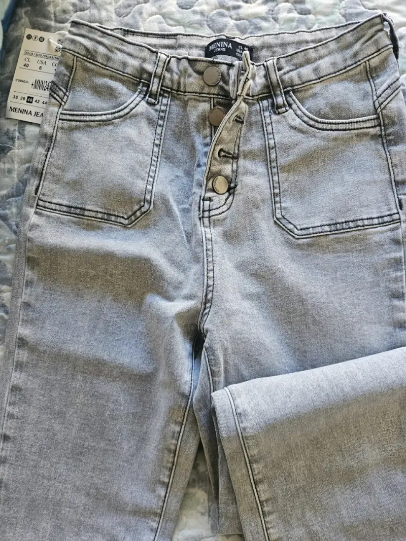 Jeans Menina gris claro talle 40 o 38 - 1