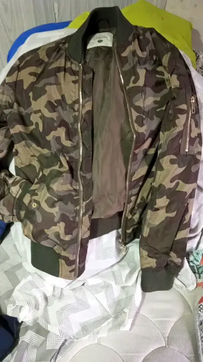 Chaqueta bomber camuflaje estilo militar - miniatura 1