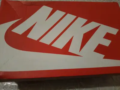 Zapatillas  blancas Nike con logo negro - miniatura 2