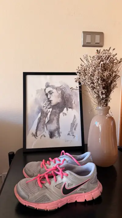 Zapatillas deportivas Nike gris y rosado - miniatura 2