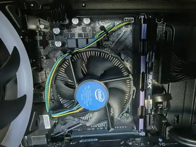PC Gamer con Iluminación LED Azul - miniatura 3