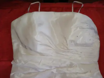 Vestido de novia blanco con zapatos y guantes - miniatura 2