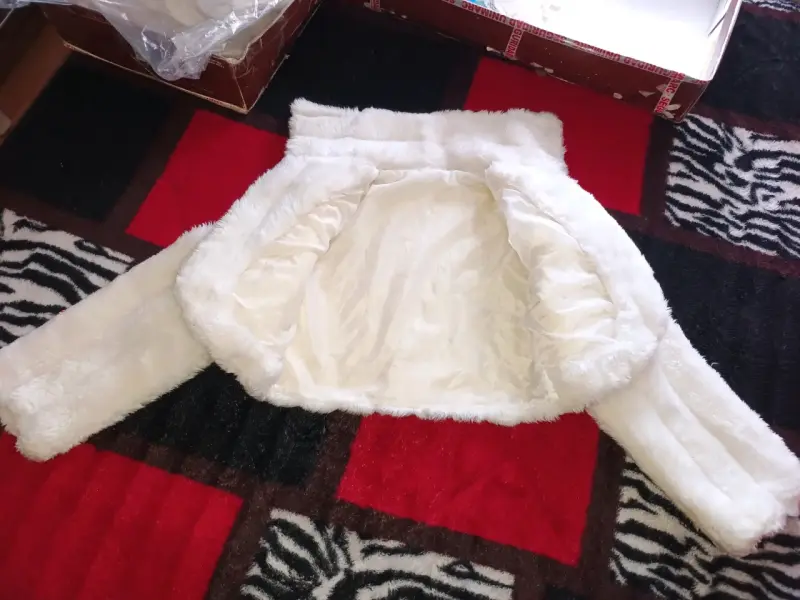 Vestido de novia blanco con zapatos y guantes - 6