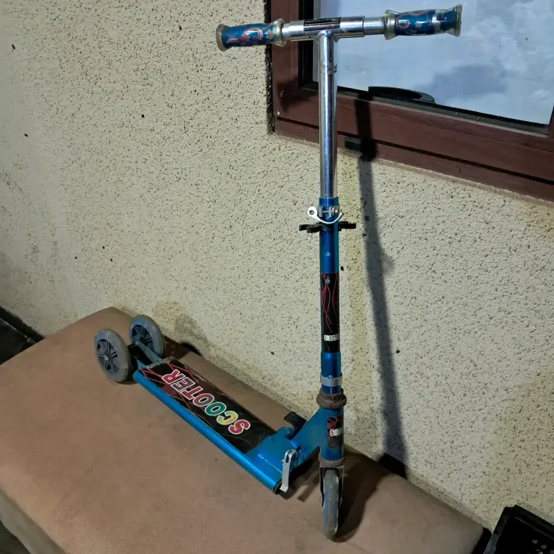 Scooter plegable azul para niños - 2