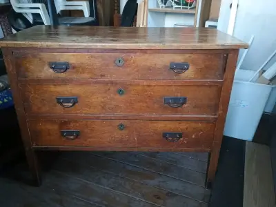 Cómoda de Madera Vintage con Tres Cajones - miniatura 1