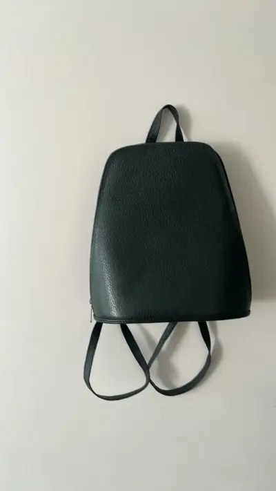 Mochila  de cuero sintético elegante - miniatura 1