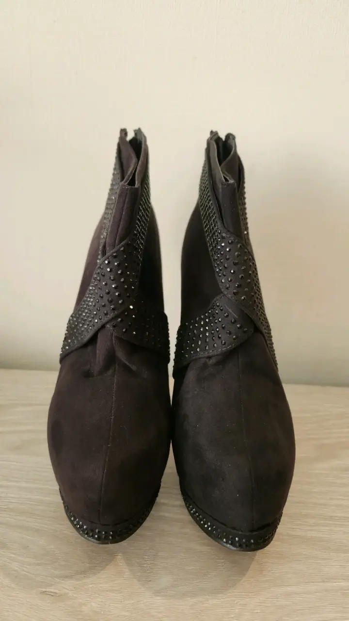 Botines de tacón alto negros con tachuelas Brillan - 3