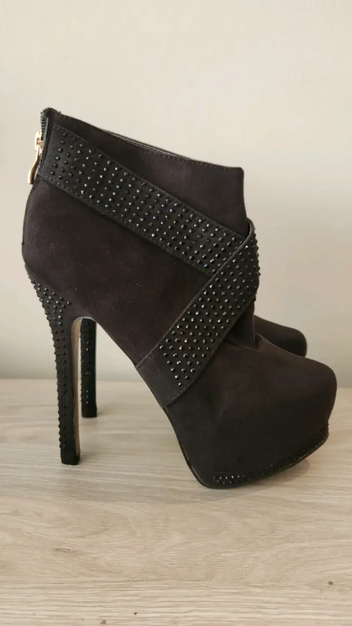 Botines de tacón alto negros con tachuelas Brillan - 5