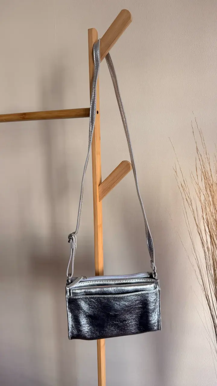 Cartera plateada Tommy Hilfiger de cuero sintético - 2