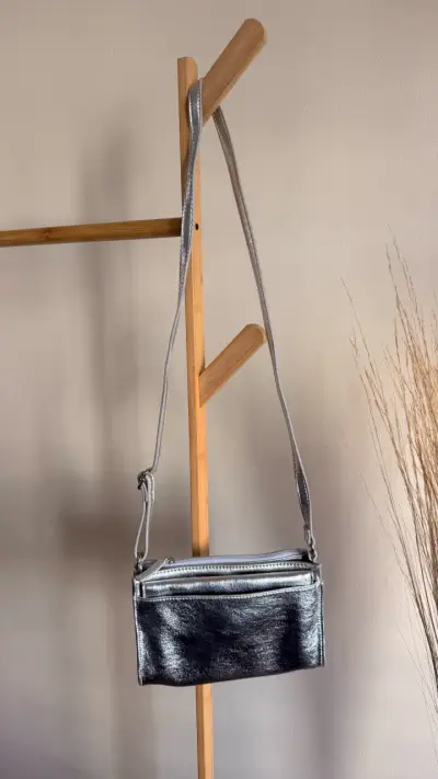 Cartera plateada Tommy Hilfiger de cuero sintético - miniatura 2