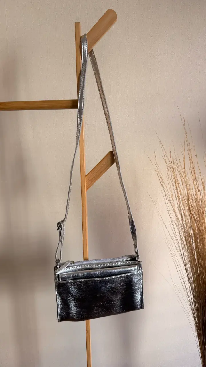 Cartera plateada Tommy Hilfiger de cuero sintético - 4
