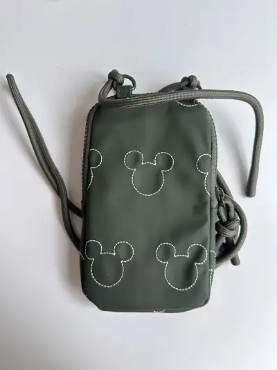 Bolso cruzado verde con diseño de Mickey Mouse - miniatura 2