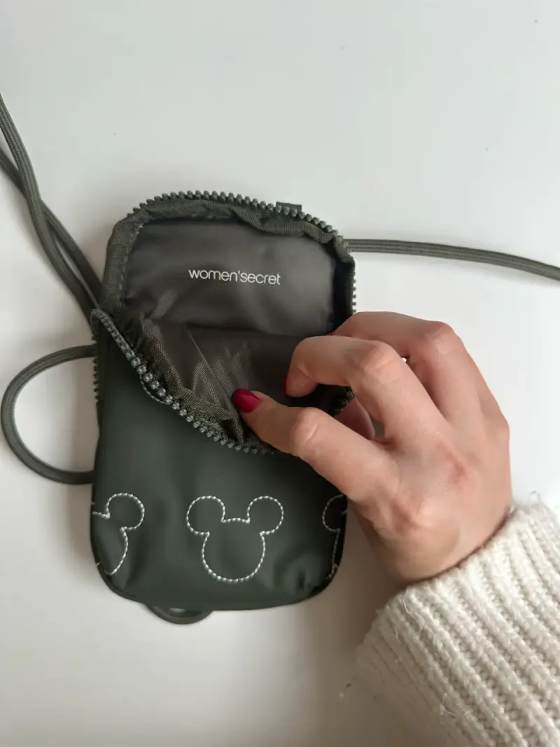 Bolso cruzado verde con diseño de Mickey Mouse - 3