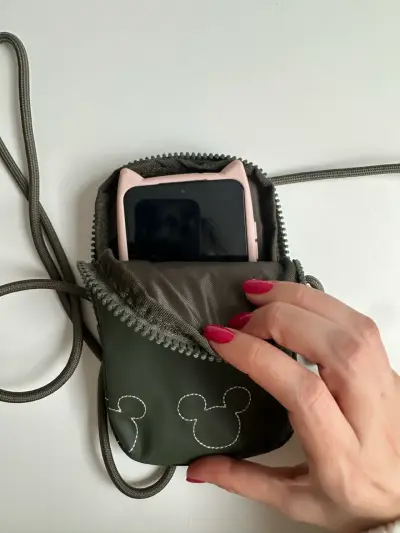 Bolso cruzado verde con diseño de Mickey Mouse - miniatura 4
